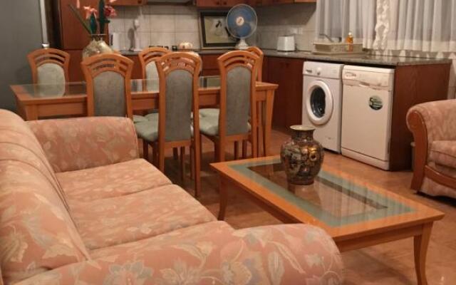 Pomos Small Sunny House