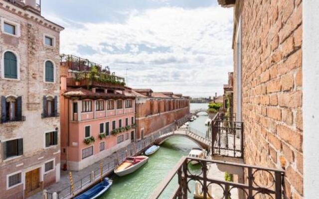 Elegant apartment in Venetian style