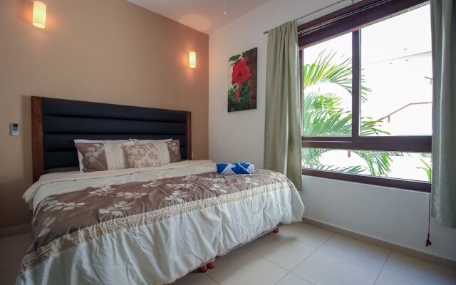Condo with Pools Gym Yoga  by Olahola