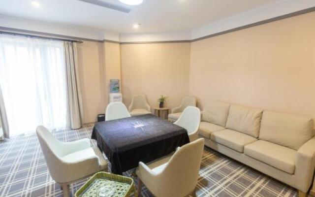 Book & Life Hotel
