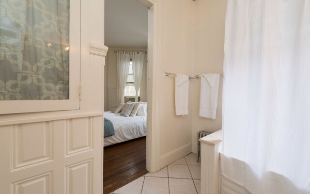 Stylish Brownstone Back Bay Apartments