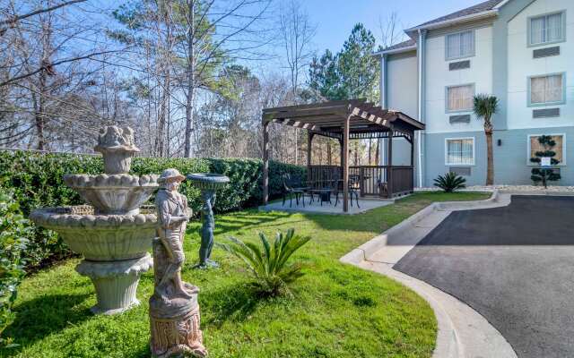 Comfort Inn & Suites Macon North I-75