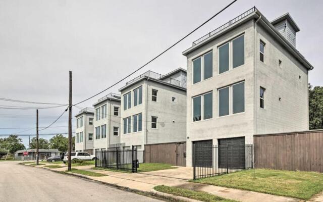 Rustic 4-Story Rooftop Spectacular Downtown View