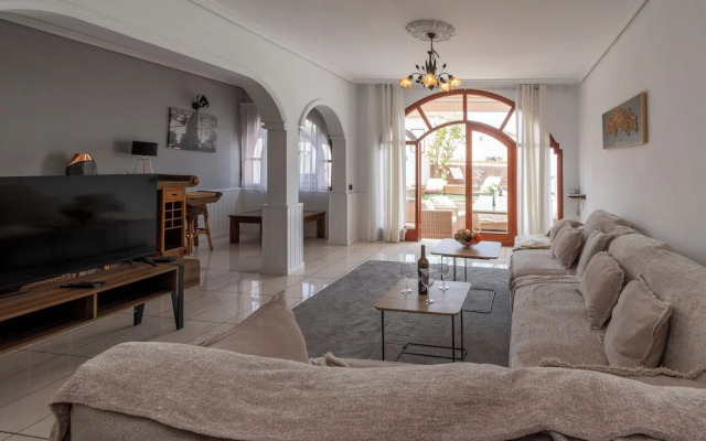 Villa Tricia 6 Bedroom Las Americas
