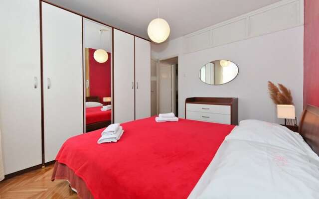Feel Center Apartments.