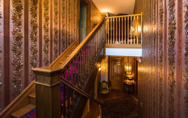 Château la Motte Guest House