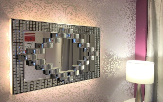 Hotel Raza - Adults Only