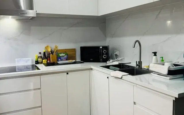 2 bedroom with 2 Balconies Skyline View