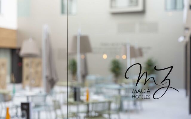 Hotel Macia Sevilla Kubb