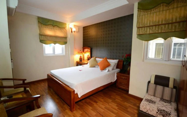 Holiday Lakeview Hotel