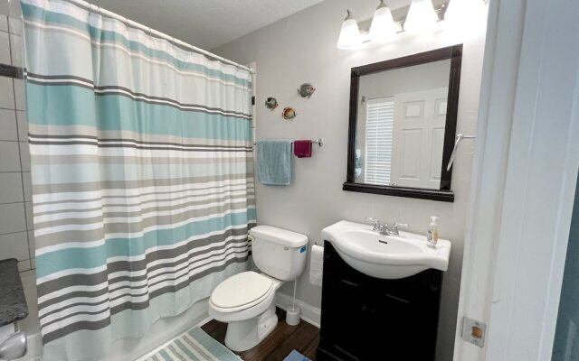 Sea-renity 3 Bedroom Home by Redawning