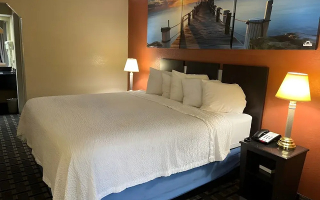 Days Inn & Suites Pine Bluff