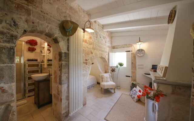 TD Dimora di Genna Trulletto with Lush Garden Pool