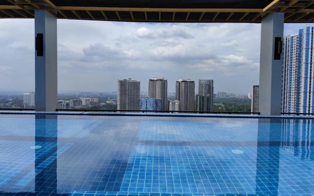 Capital O 804 The Residences at Bonifacio Civic Center