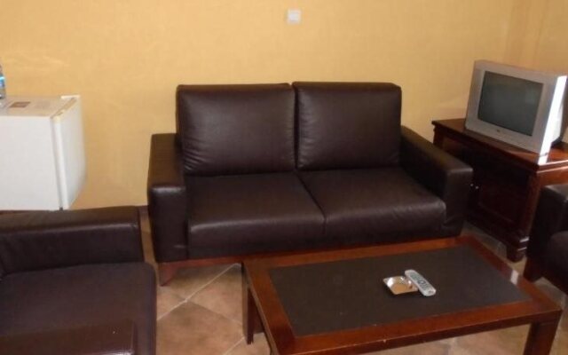 The Lions Den Hotel