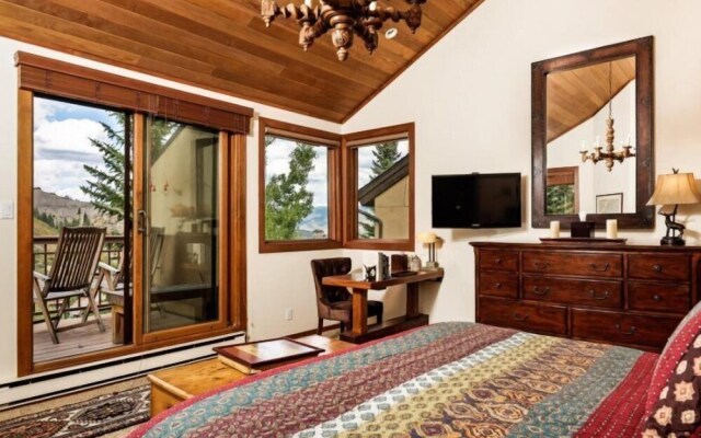Snowmass Woodrun V 2 Bedroom Ski in, Ski out Mountain Residence in the Heart of Snowmass Village