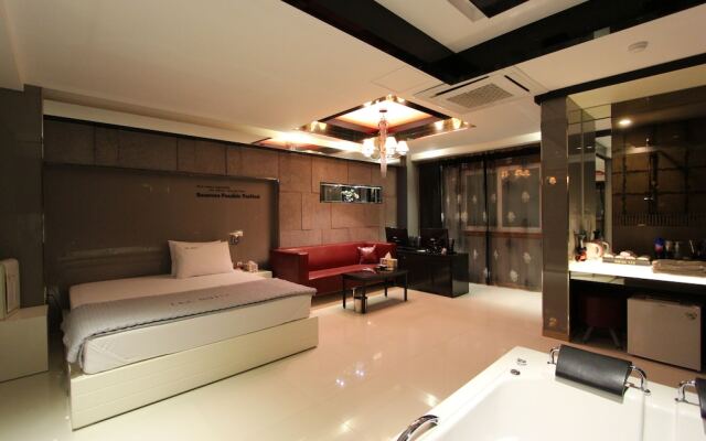Hotel Lee