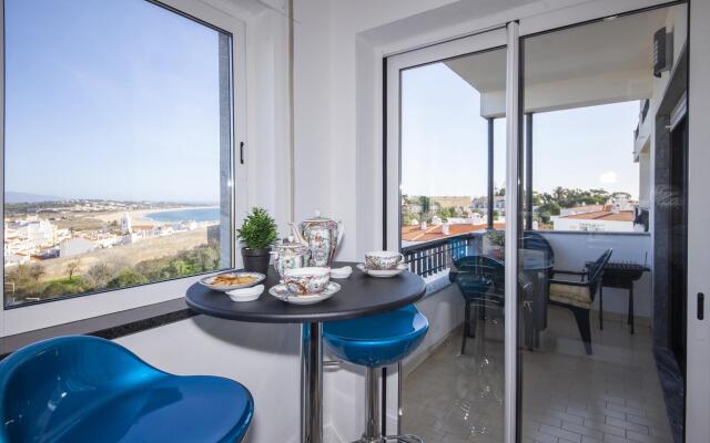 B17 - The Stunning Seaview Apartment