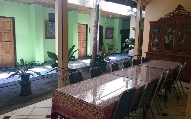 Metro Guest House