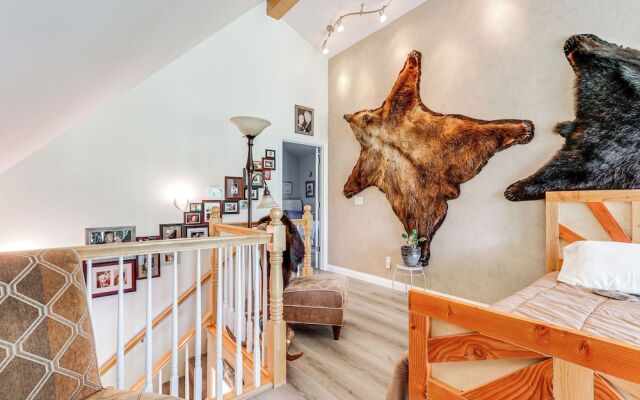Palmer Getaway w/ Mountain Views & Fire Pit!