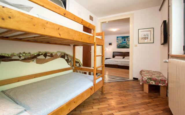 Beautiful Apartment in Pula With Wifi and 2 Bedrooms