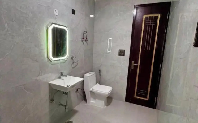 Radiant Blu Hotels Sector 70