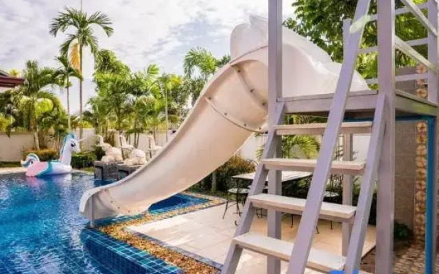 Play  Around Pool Villa