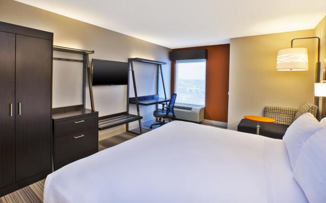 Holiday Inn Express Hotel & Suites Chicago-Midway Airport, an IHG Hotel