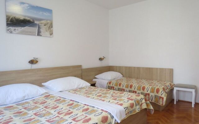 Apartment And Rooms Amenka