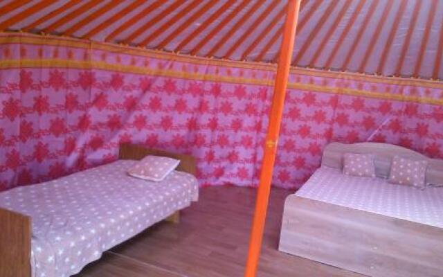 Yurt camping — фото