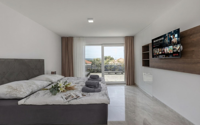 Spacious Pool Apartment Crikvenica