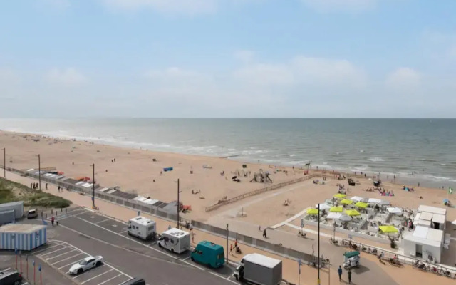 Apartment With Terrace and sea View in Mariakerke