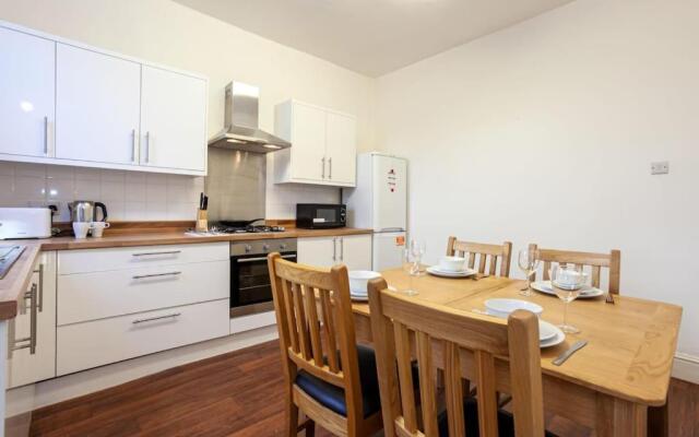 Spacious Cosy 2 Bedroom House by Bridgewater Canal