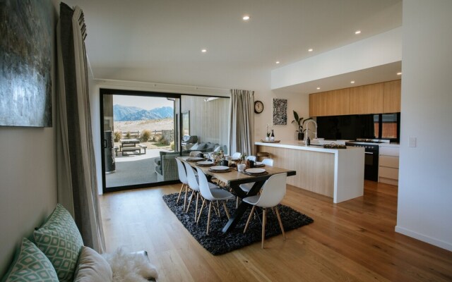 Bull Ridge Retreat - Sleeps 8 - Hot Tub
