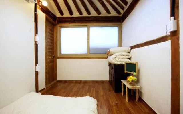 Shinsiwa Hanok Guesthouse 1 (Daein Market)