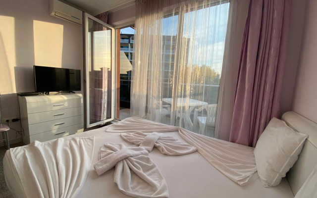 Private Cozy Studio Admiral Plaza C43