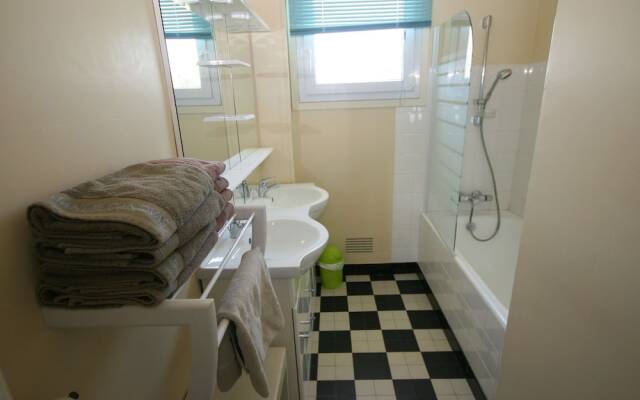 Modern Villa in Clohars-Carnoët with Private Swimming Pool