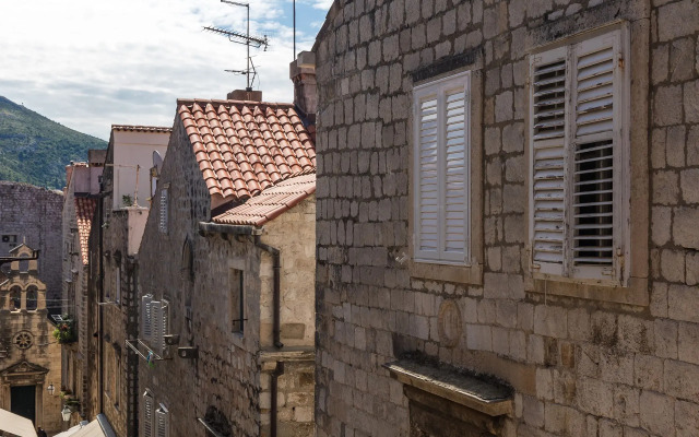 Old Town Finest Posat