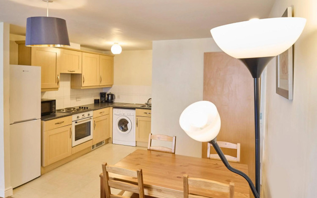 Bingley Court - Open plan apartment near Canterbury East Station