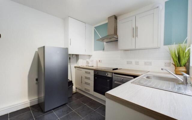 Contemporary 4BD Home nr Liverpool City Centre