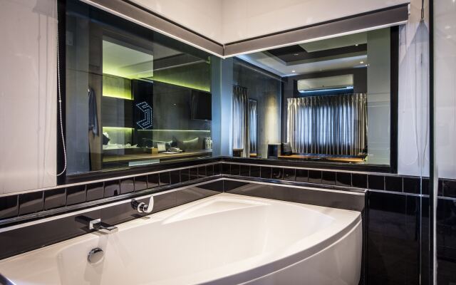 Cresco Hotel Buriram