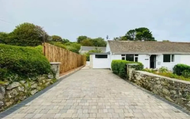 Mousehole Two-bed Bungalow With Parking