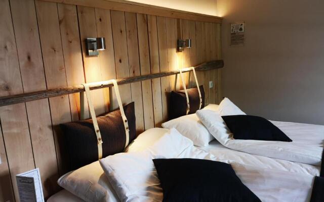 Tiraholms hotell