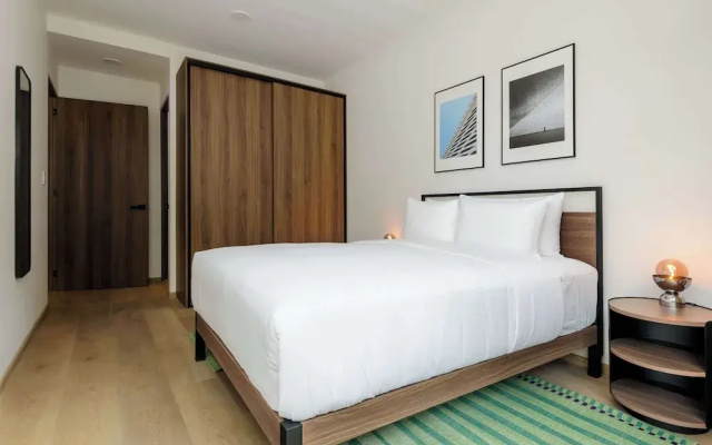 w Striking 2BR in the Heart of San Rafael