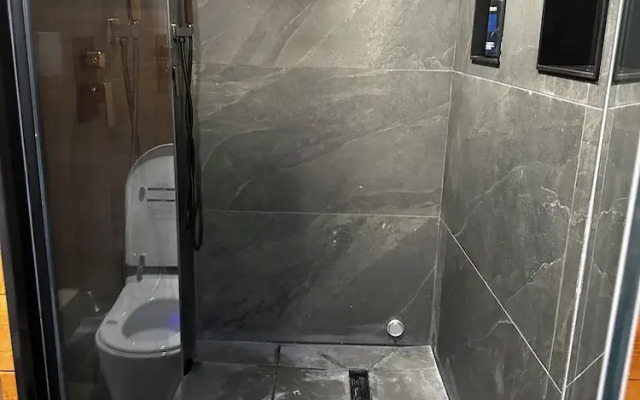 Beamsville Rustic Modern Suites