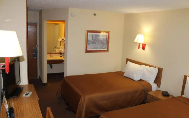 Travelodge by Wyndham Perry National Fairgrounds Area I-75