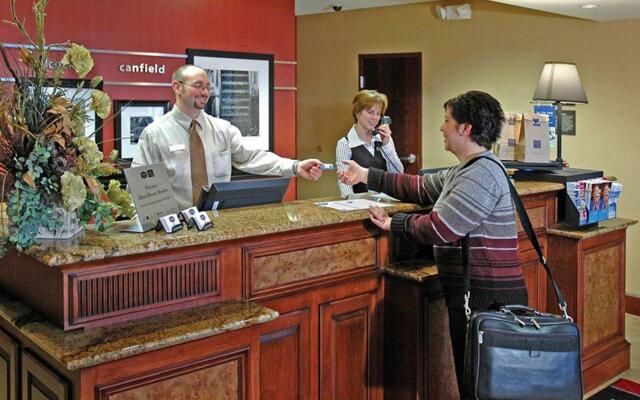 Hampton Inn & Suites Youngstown-Canfield