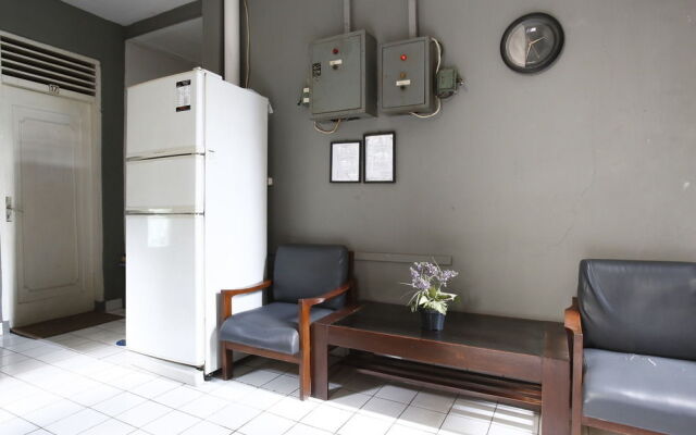 RedDoorz Near WTC Sudirman