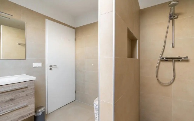 Modernly Furnished Holiday Home for 6 People