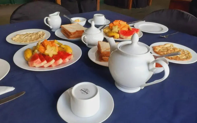 Isuru City Hotel